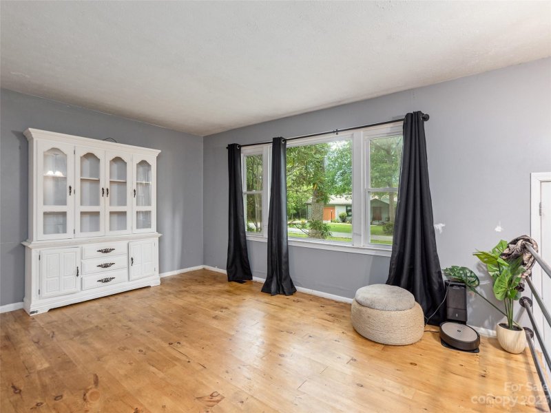 Property image 3 at 524 Pineland Road, Hendersonville, NC 28792