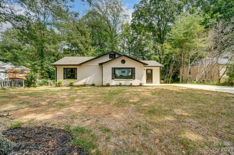 Property image 2 at 2119 Dickens Avenue, Charlotte, NC 28208