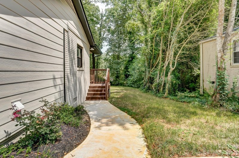 Property image 4 at 2119 Dickens Avenue, Charlotte, NC 28208