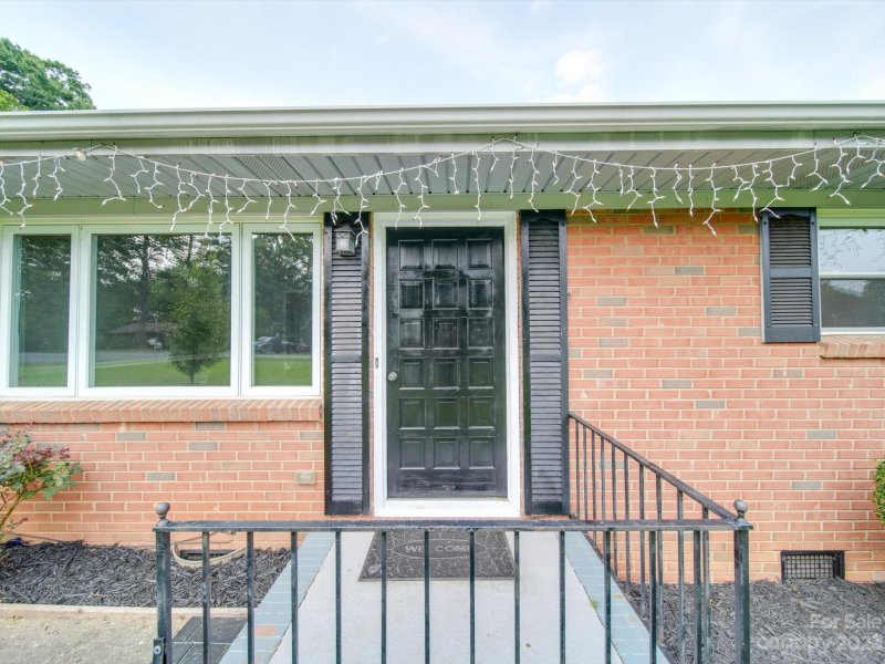 Property image 2 at 106 Pinetree Drive, Matthews, NC 28104