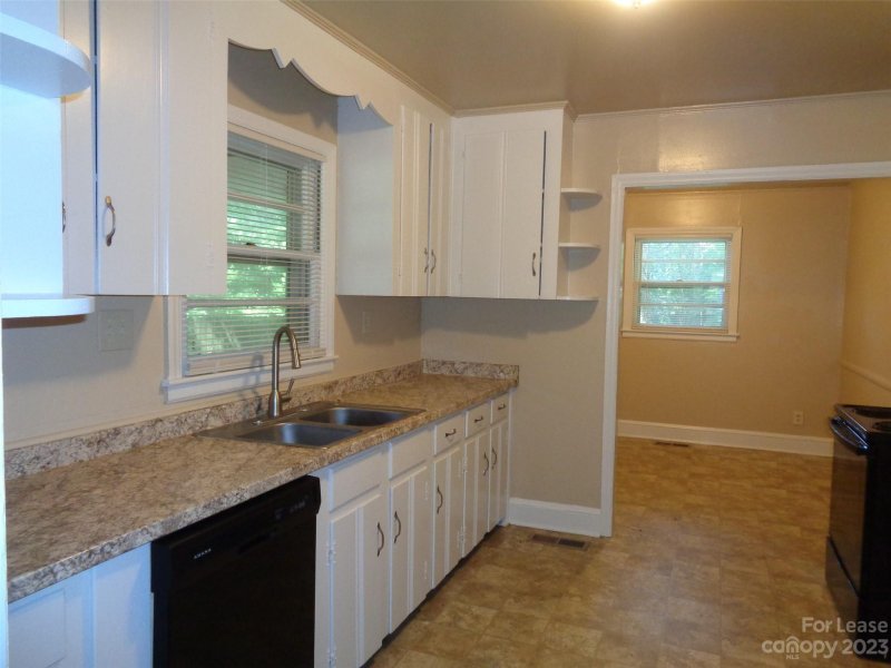 Property image 3 at 3909 Barlowe Road, Charlotte, NC 28208