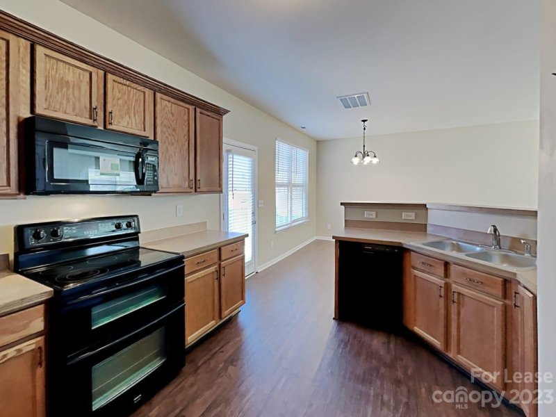 Property image 4 at 5604 Graypark Drive, Charlotte, NC 28269