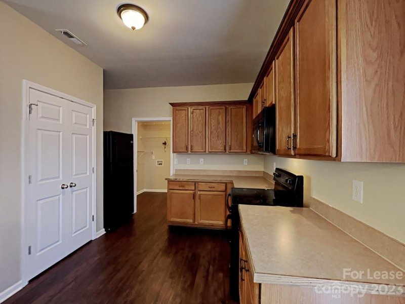 Property image 5 at 5604 Graypark Drive, Charlotte, NC 28269