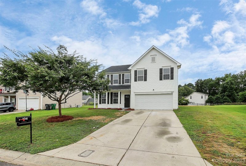 Property image 2 at 16104 Stuarts Draft Court, Charlotte, NC 28278