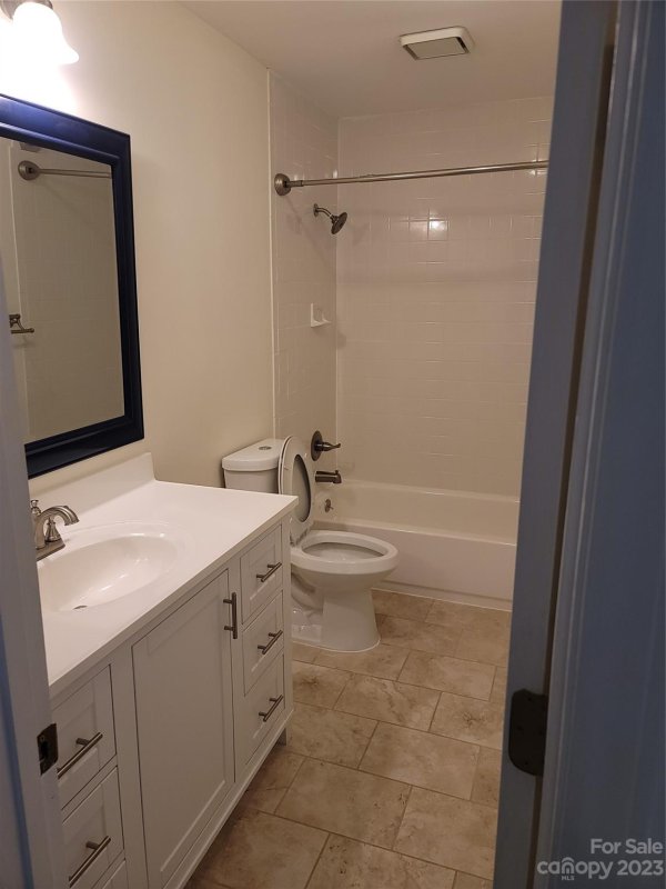 Property image 3 at 2715 Selwyn Avenue, Charlotte, NC 28209