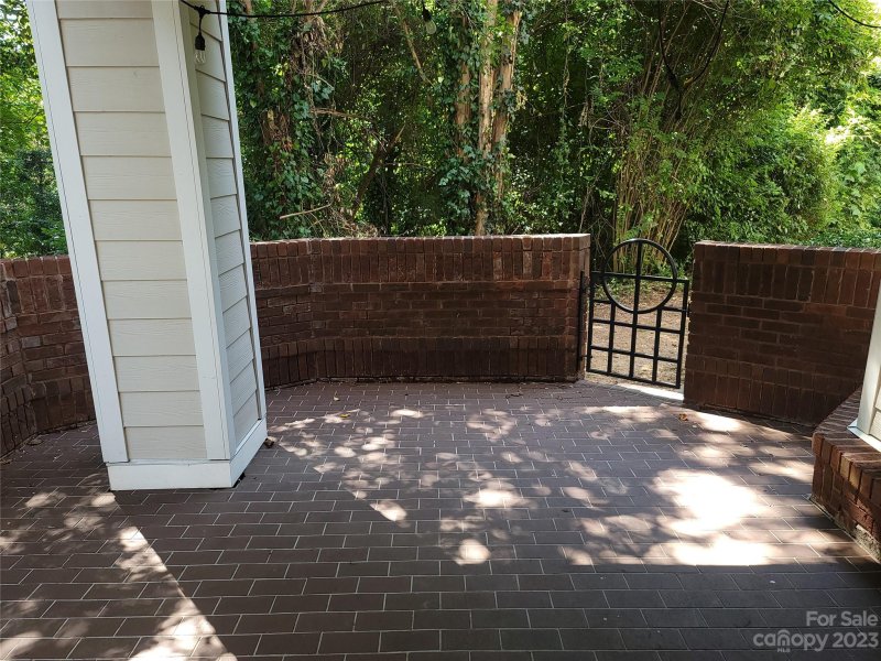 Property image 5 at 2715 Selwyn Avenue, Charlotte, NC 28209