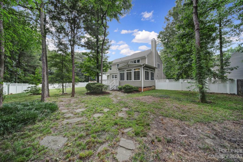 Property image 3 at 7105 Milhof Court, Charlotte, NC 28269
