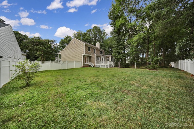 Property image 4 at 7105 Milhof Court, Charlotte, NC 28269