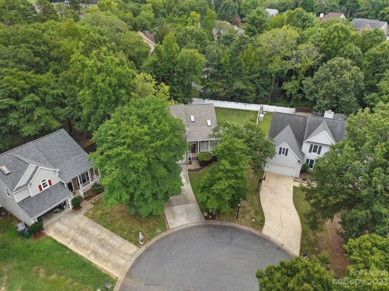 Property image 5 at 7105 Milhof Court, Charlotte, NC 28269