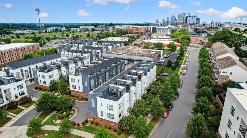 Property image 2 at 2720 Youngblood Street, Charlotte, NC 28203