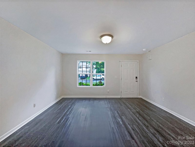 Property image 3 at 320 Peachtree Road, Charlotte, NC 28216