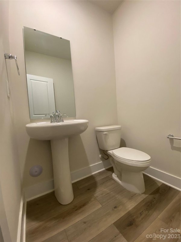 Property image 4 at 4916 Casino Drive, Charlotte, NC 28216