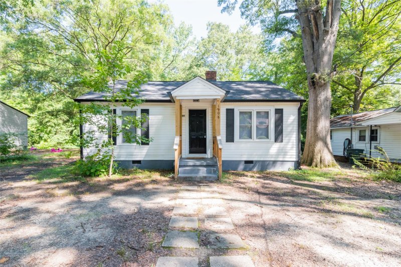 Property image 2 at 1108 W Walnut Avenue, Gastonia, NC 28052