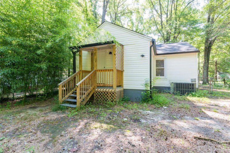 Property image 3 at 1108 W Walnut Avenue, Gastonia, NC 28052