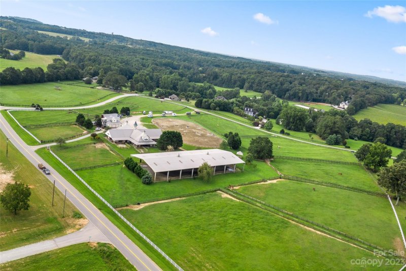 Property image 3 at 10035 New Cut Road, Campobello, SC 29322