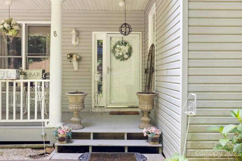 Property image 2 at 8 Summer Savory Court, Flat Rock, NC 28731