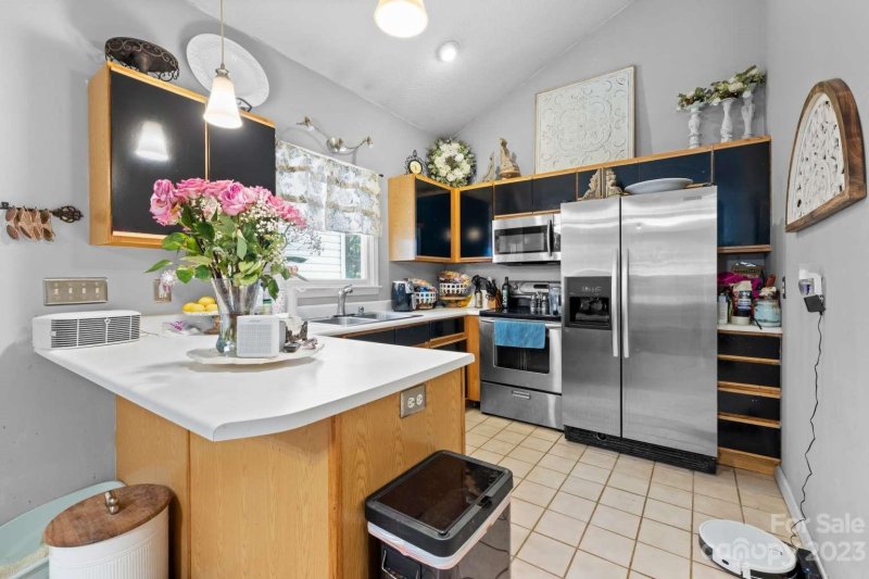 Property image 3 at 8 Summer Savory Court, Flat Rock, NC 28731