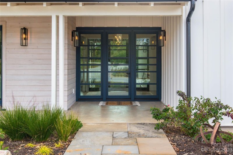 Property image 2 at 25 Wandering Oaks Way, Asheville, NC 28805