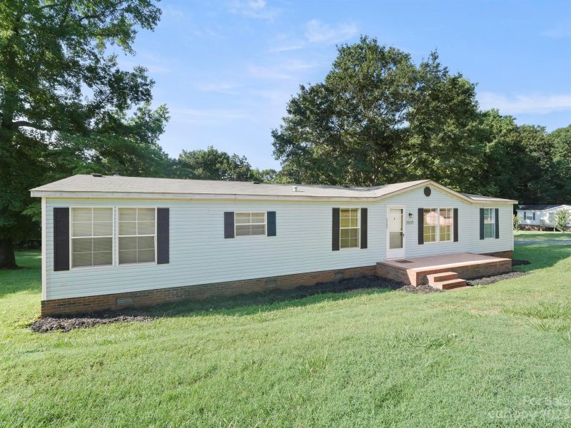 Property image 2 at 3537 Toth Lane, Crouse, NC 28033