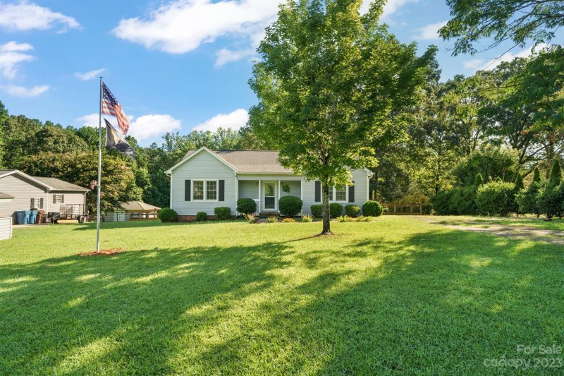 Property image 3 at 3205 44th Avenue Drive, Hickory, NC 28601