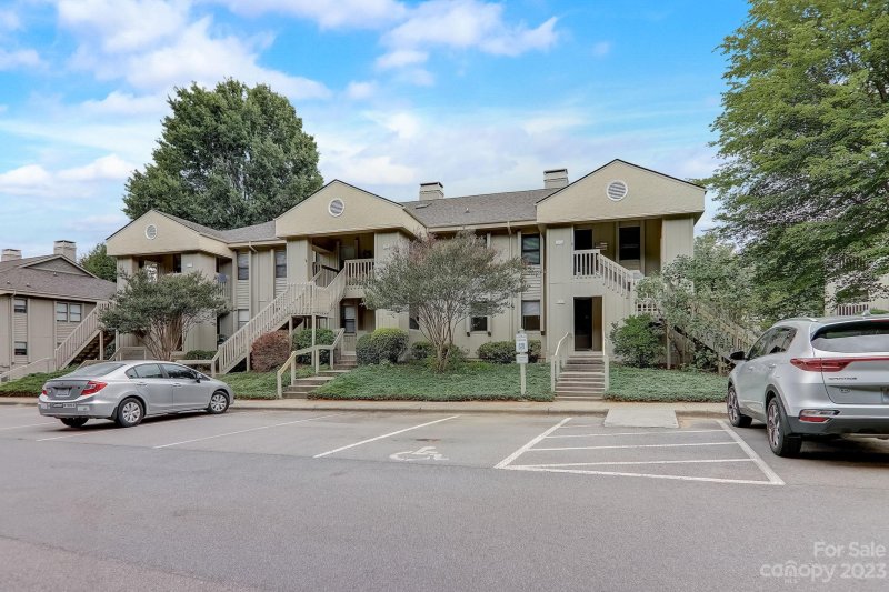 Property image 2 at 1105 Abbey Circle, Asheville, NC 28805