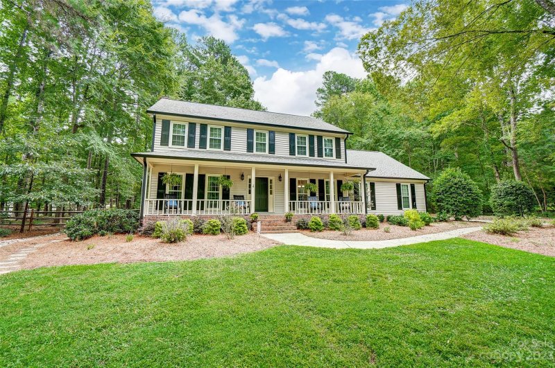 Property image 2 at 4525 Glen Oaks Drive, Matthews, NC 28104