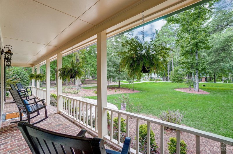 Property image 3 at 4525 Glen Oaks Drive, Matthews, NC 28104