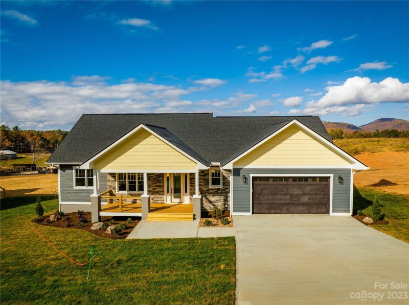 Property image 4 at 111 Maple Knoll Drive, Hendersonville, NC 28792