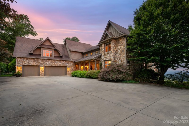 Property image 3 at 99 Crestridge Drive, Asheville, NC 28803