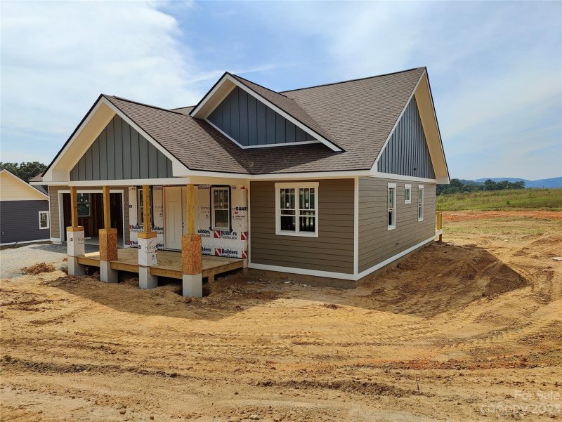 Property image 2 at 137 Maple Knoll Drive, Hendersonville, NC 28792