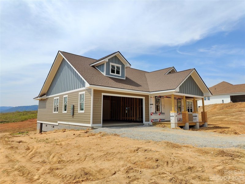 Property image 3 at 137 Maple Knoll Drive, Hendersonville, NC 28792