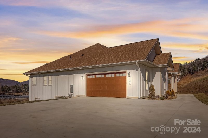 Property image 3 at 173 Maple Knoll Drive, Hendersonville, NC 28792