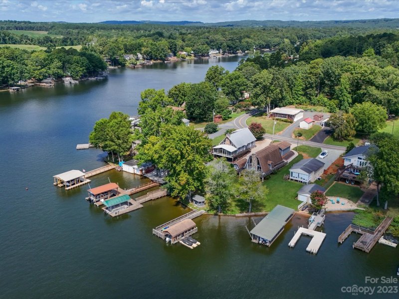 Property image 2 at 660 Pinehaven Drive, New London, NC 28127