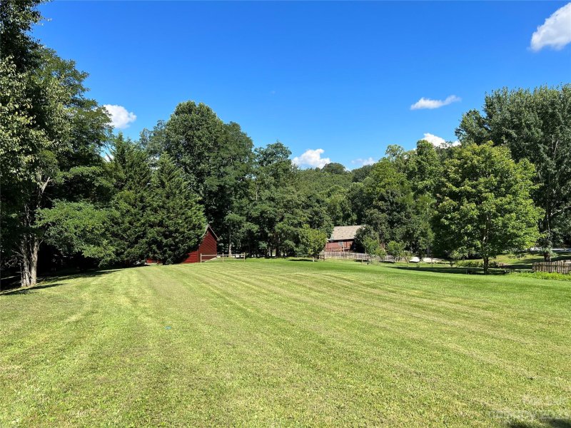 Property image 2 at 95 Rockin Chair Lane, Waynesville, NC 28785