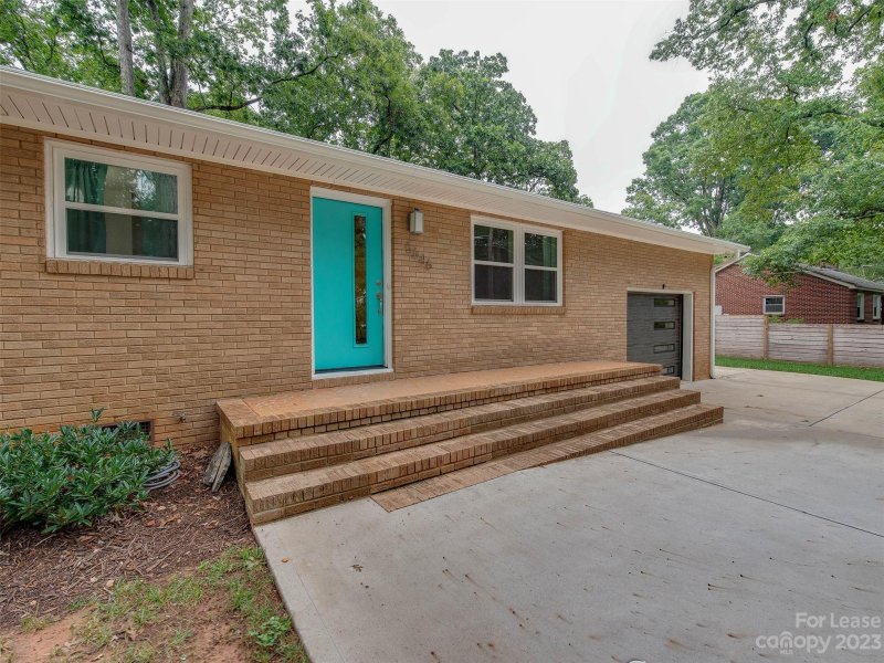 5646 Oak Drive