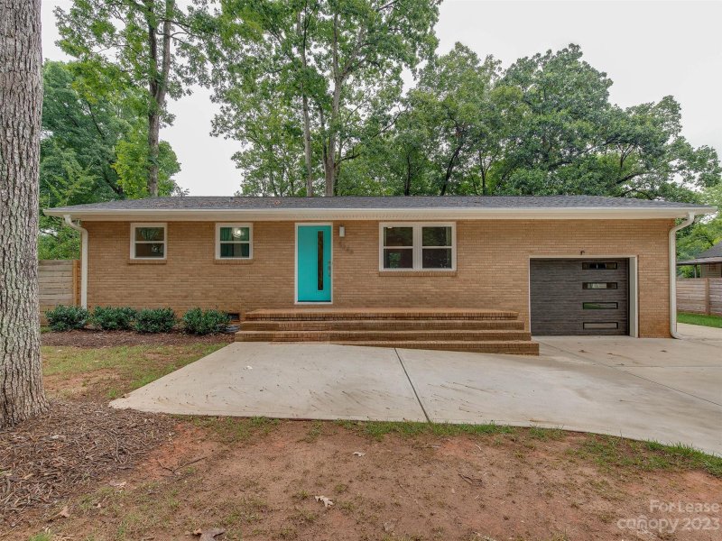 Property image 3 at 5646 Oak Drive, Charlotte, NC 28216