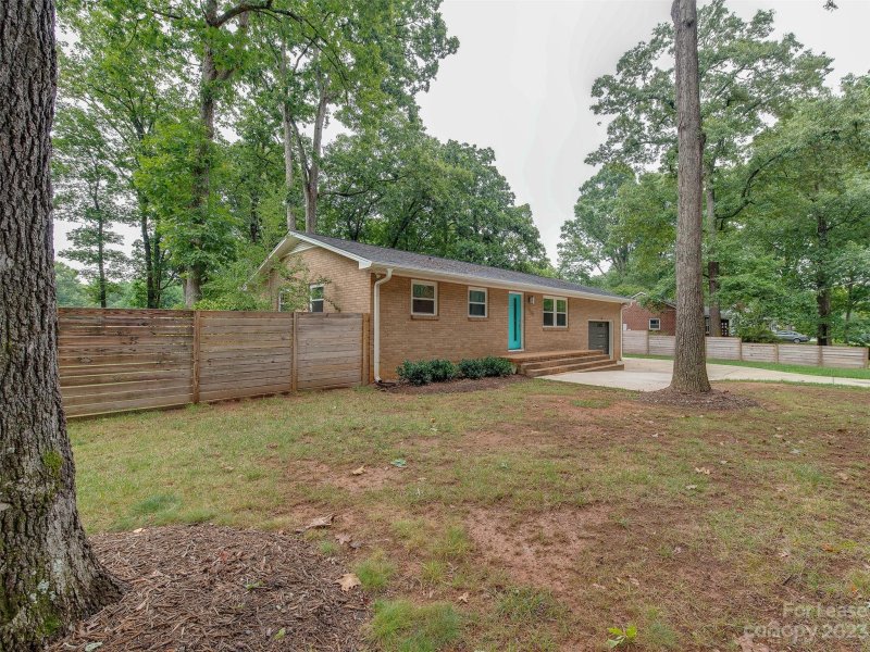 Property image 4 at 5646 Oak Drive, Charlotte, NC 28216