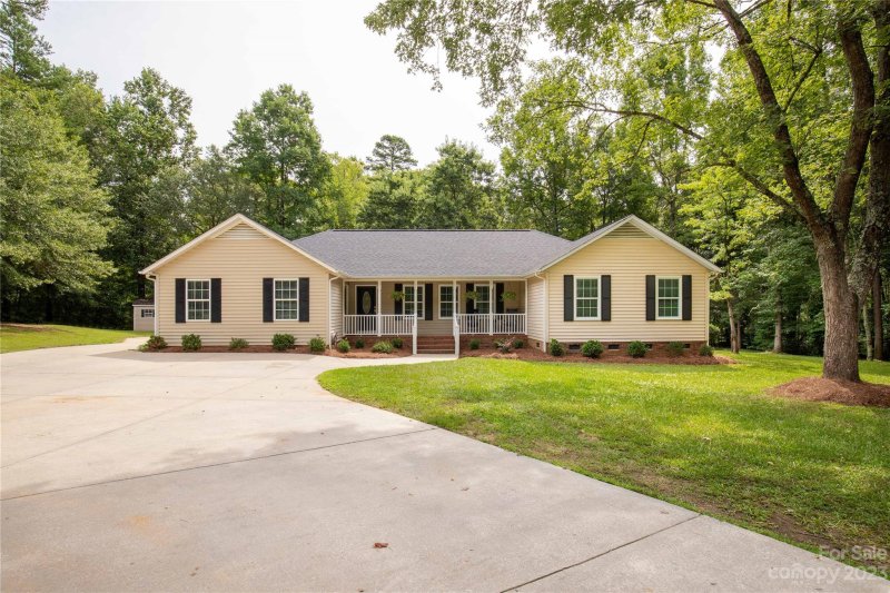 9269 Horseshoe Circle