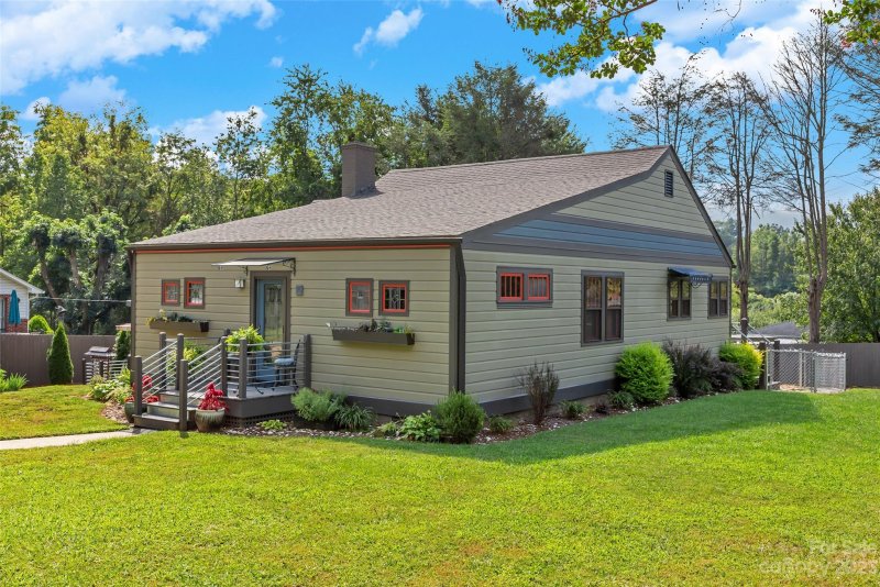 Property image 3 at 4 Winston Avenue, Asheville, NC 28803