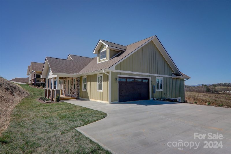 Property image 4 at 239 Maple Knoll Drive, Hendersonville, NC 28792