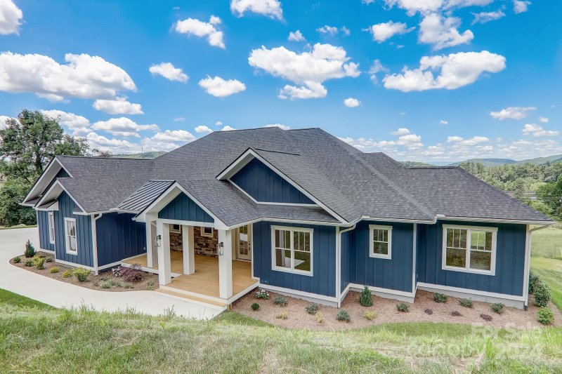 Property image 4 at 297 Maple Knoll Drive, Hendersonville, NC 28792