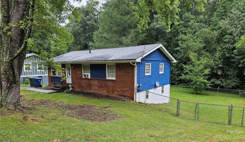 Property image 2 at 36 Lancelot Lane, Asheville, NC 28806