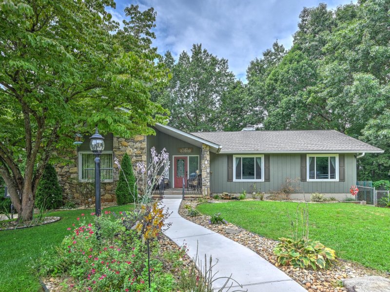 Property image 2 at 1 Blueberry Hill Road, Asheville, NC 28804