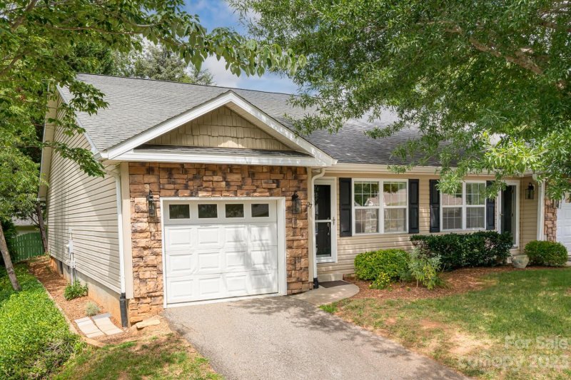 Property image 2 at 27 Kirby Road, Asheville, NC 28806