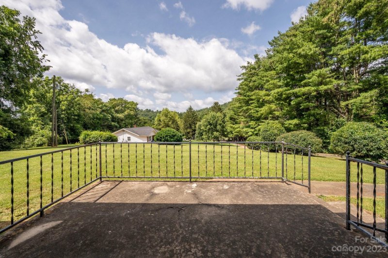 Property image 3 at 15 Larlyn Lane, Asheville, NC 28804