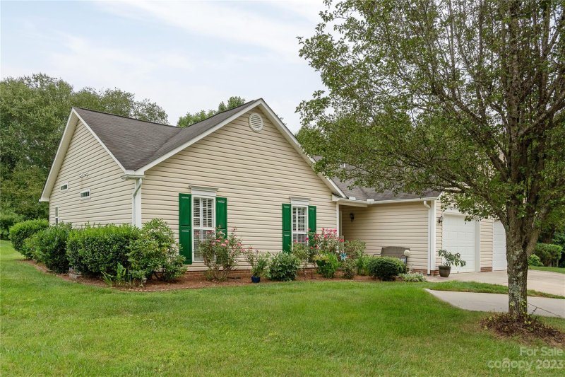 Property image 2 at 11 Red Barn Lane, Fletcher, NC 28732