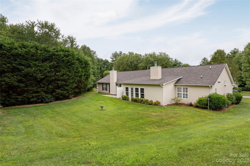 Property image 3 at 11 Red Barn Lane, Fletcher, NC 28732