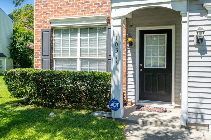 Property image 4 at 10319 Roundleaf Drive, Charlotte, NC 28213