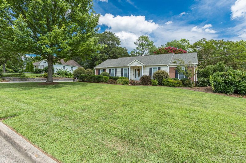 Property image 2 at 1410 Georgetowne Drive, Gastonia, NC 28054