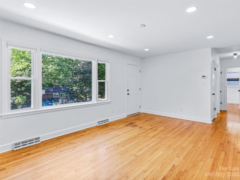 Property image 4 at 25 Pinehurst Road, Asheville, NC 28805